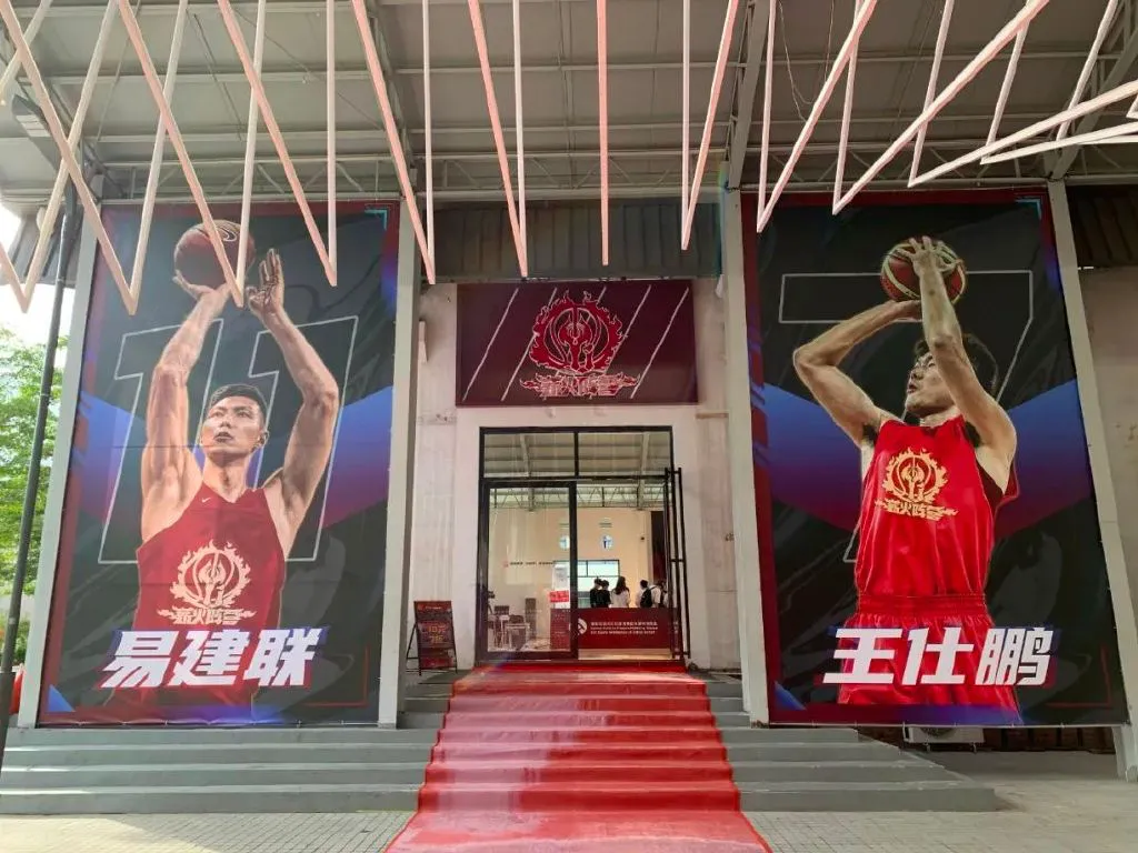 篮球防守训练中如何提高体能和耐力_1